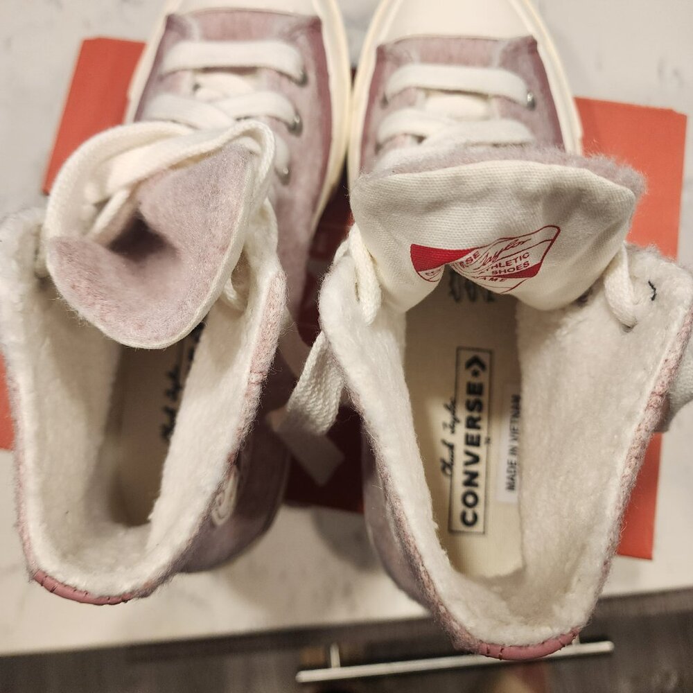 Converse - Women's Chuck 70 High Top Shoes SIZE 7 PINK/WHITE NEW - Picture 3 of 7